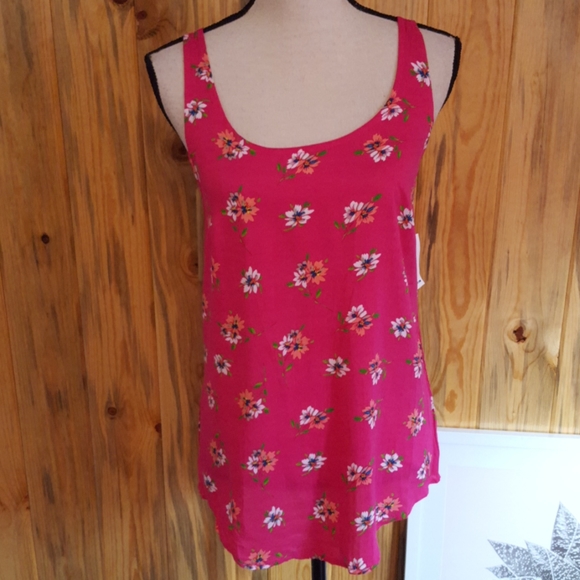 Old Navy Tops - 🌹 3/$15 Old Navy pink floral print tank